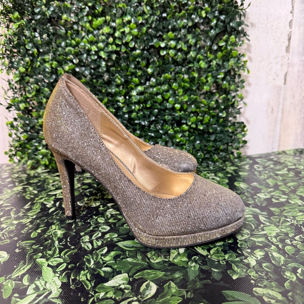 FIONI Clothing Glittery Gold Gray Heels